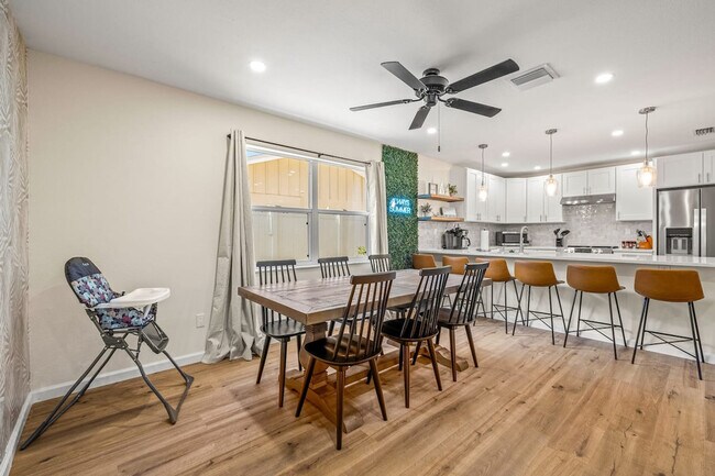 Building Photo - 10703 Del Prado Dr S