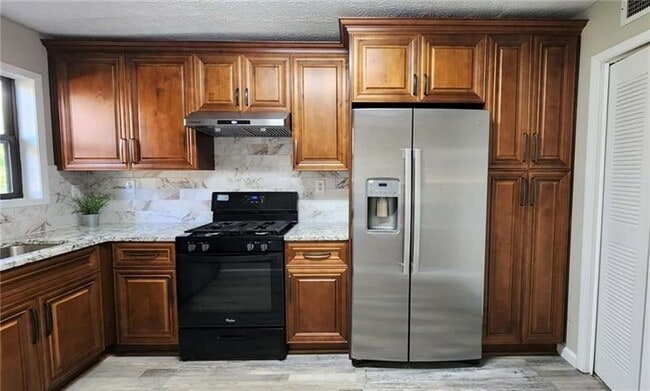 Building Photo - 401 Park Ridge Cir