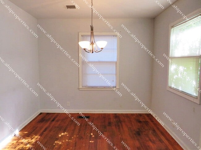 Building Photo - 505 Mastin Lk Rd NW