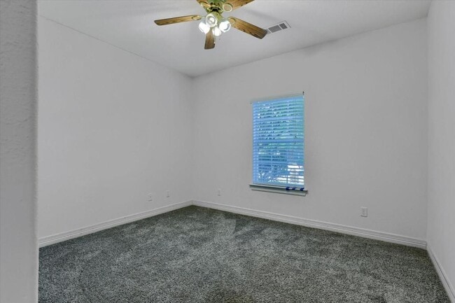 Building Photo - 629 Clay Ln