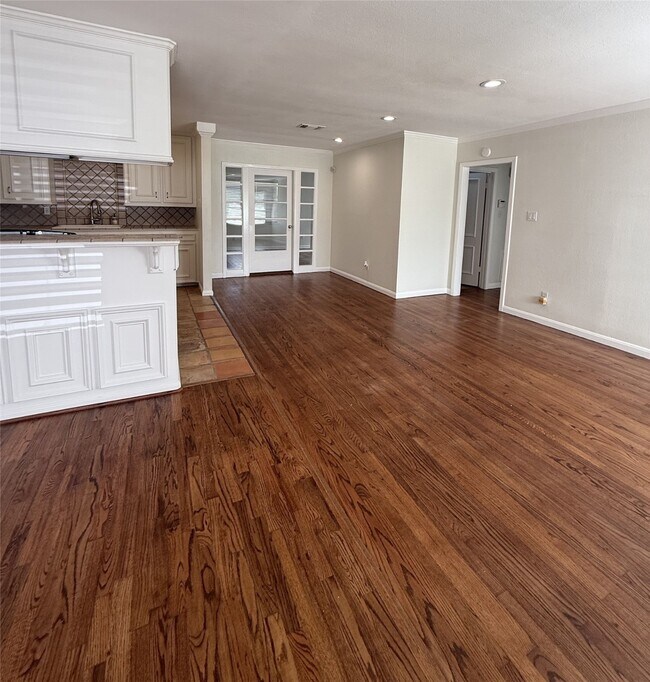 Building Photo - 1234 Gardenia Dr