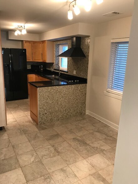 Building Photo - 1356 N Cleveland Ave