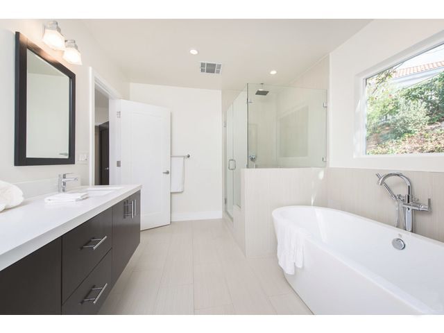 Building Photo - 15672 Castlewoods Dr