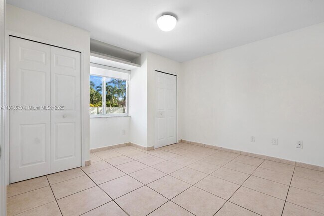 Building Photo - 14020 SW 38th St