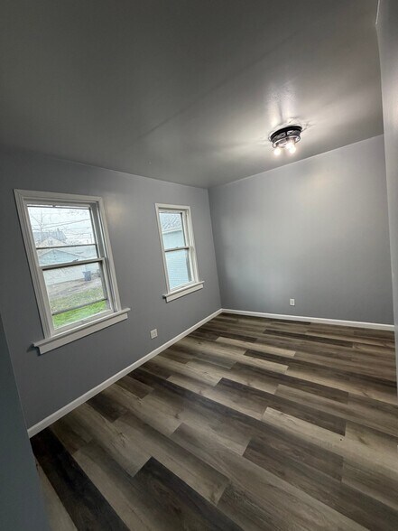 Building Photo - 1224 E 11th St