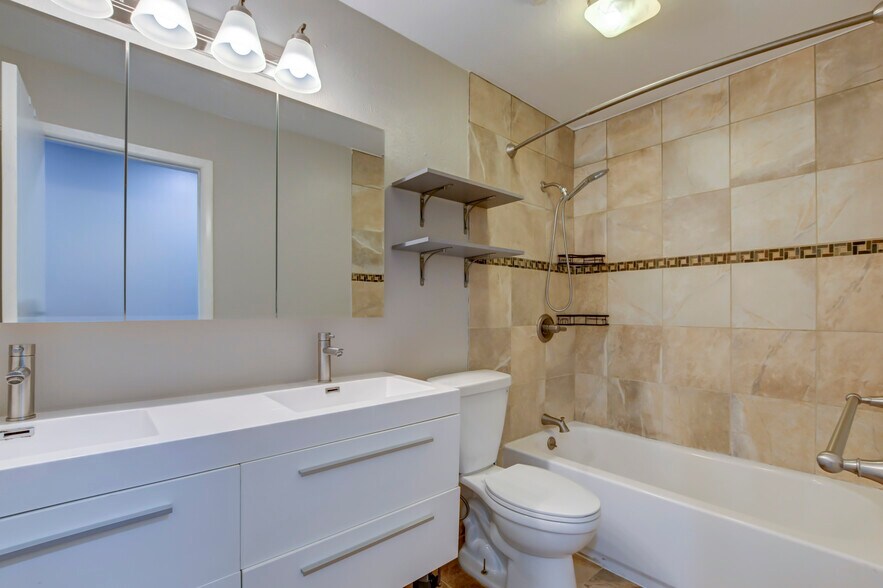 Building Photo - 7913 Chase Cir