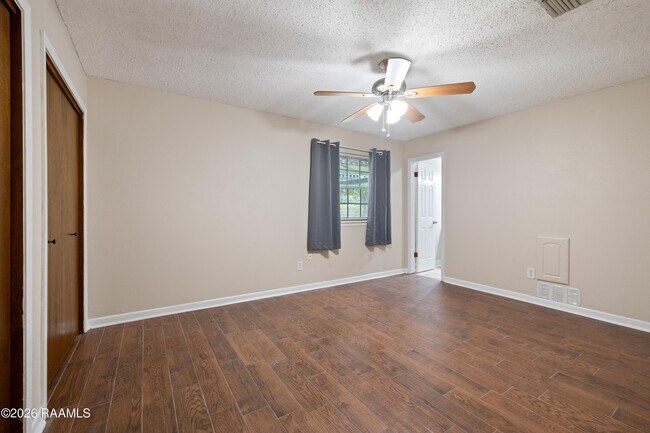Building Photo - 403 Gerald Dr