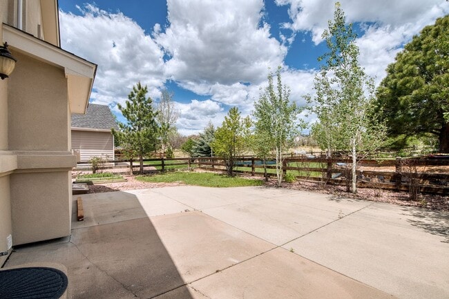 Building Photo - Beautiful home with 5 bedrooms, 3 1/2 bathrooms, 3-car garage available now!