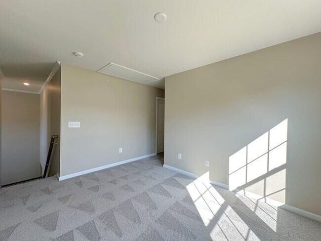 Building Photo - Spacious 4BR Home with Private Backyard Oasis