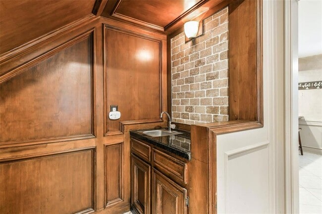 Building Photo - 407 W Chelsea Pl