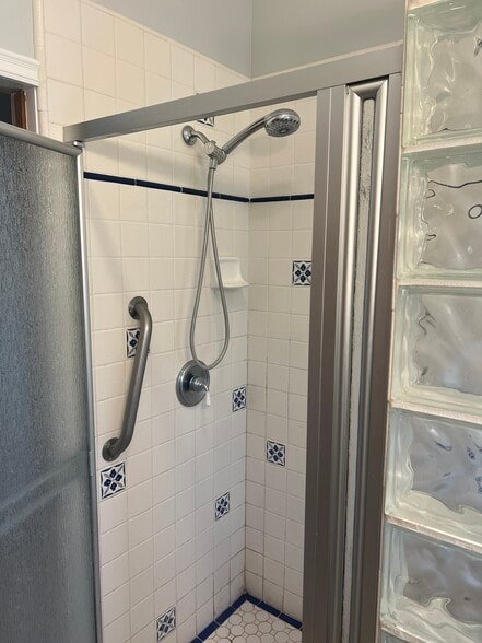 Building Photo - 4190 Lincoln Ave