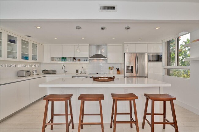 Building Photo - 101 Crandon Blvd