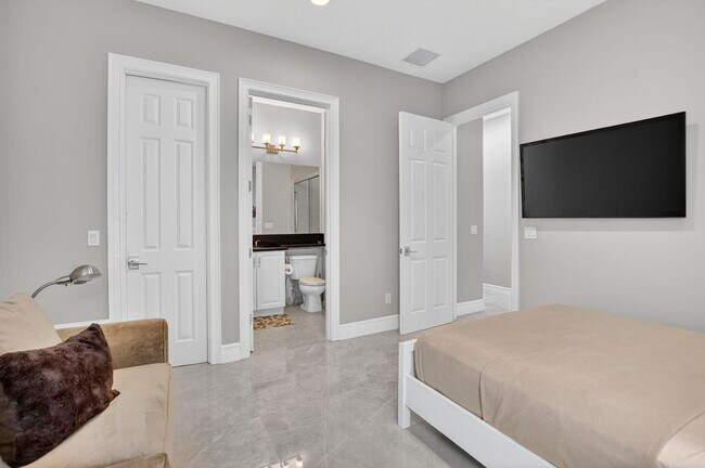 Building Photo - 17358 Santaluce Mnr