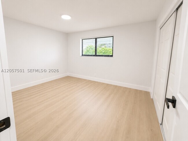 Building Photo - 4804 Garden A