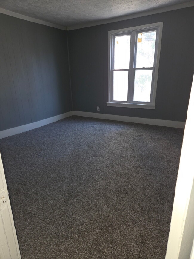 Building Photo - 812 W McClure Ave