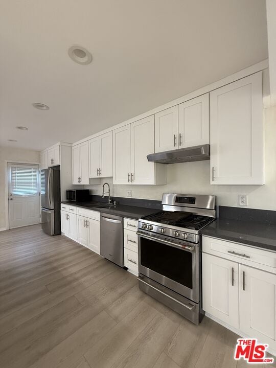 Building Photo - 10745 Saticoy St