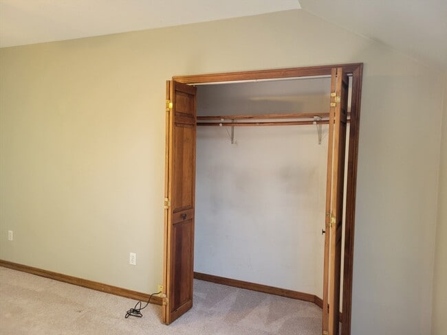 Building Photo - 37 Golden Hills Rd