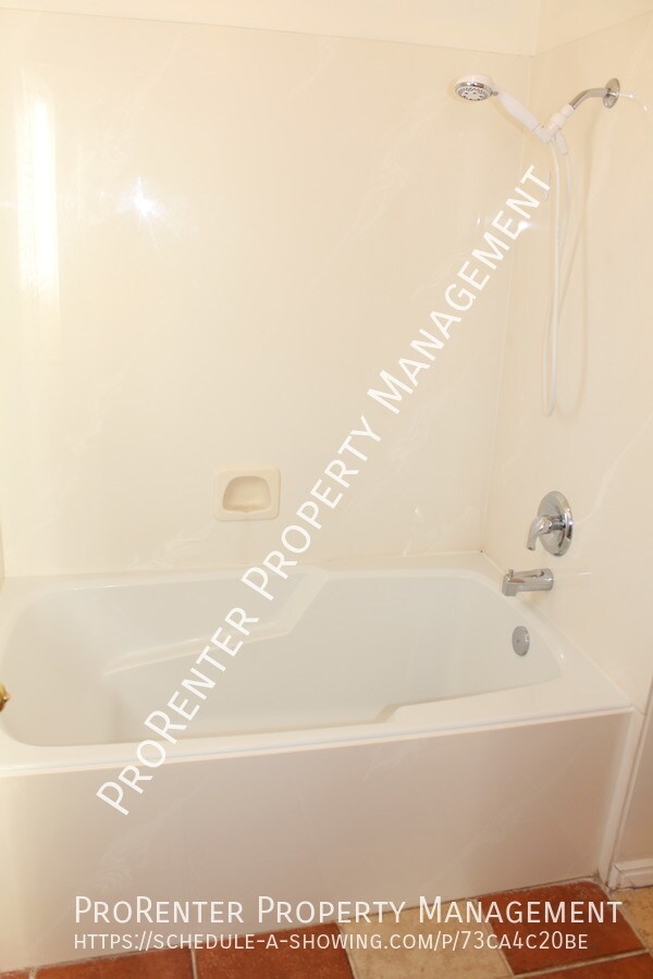 Building Photo - Charming 4 Bed, 2 Bath Layton Home
