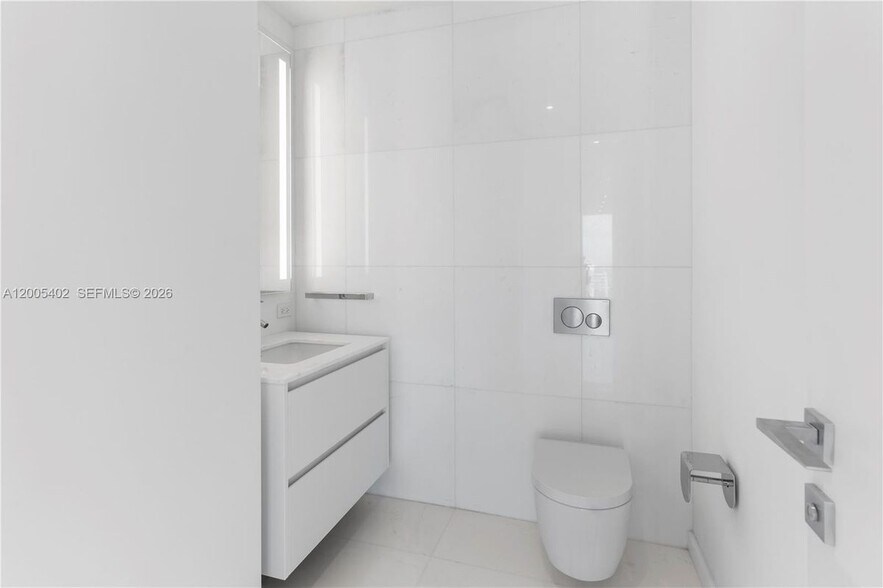 Building Photo - 300 Biscayne Blvd Way