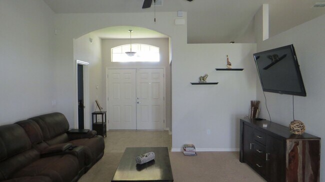 Building Photo - Beautiful 4/2 Home in Leesburg