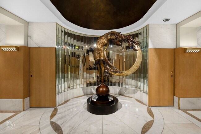 Building Photo - 111 E Chestnut St