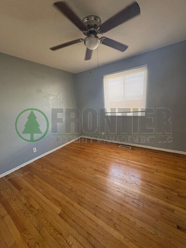 Building Photo - 325 Eichelberger St