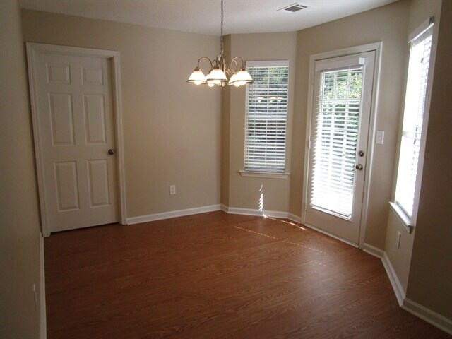 Building Photo - 204 Carrie Dr