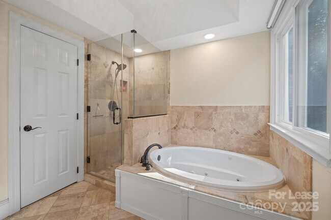 Building Photo - 16516 Plantation Woods Dr