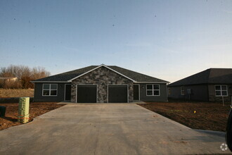 Building Photo - Very nice Duplex-Savannah Schools!