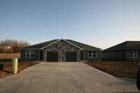 Building Photo - Very nice Duplex-Savannah Schools!