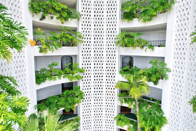 Building Photo - 3951 Gulf Shore Blvd N