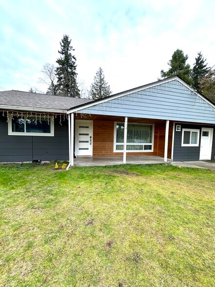 Building Photo - 714 N 179th St