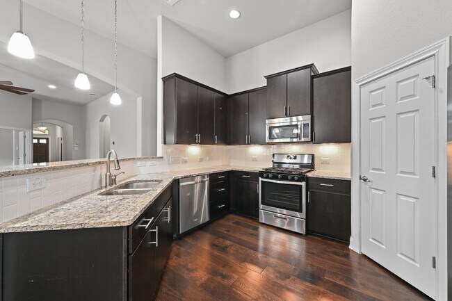 Building Photo - 1805 Morts Pl