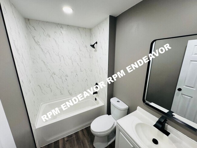 Building Photo - 3230 Pulaski St