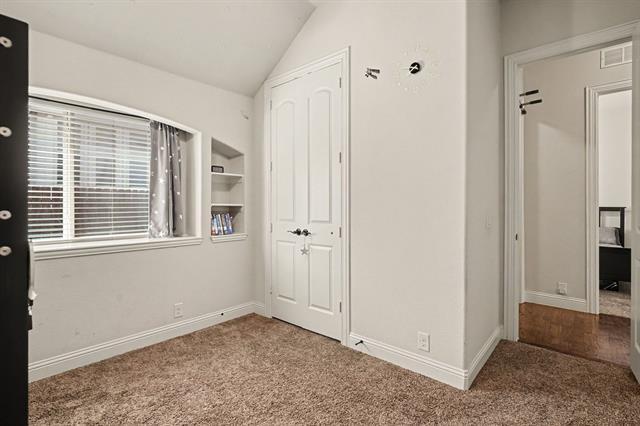 Building Photo - 2412 Lynbridge Dr