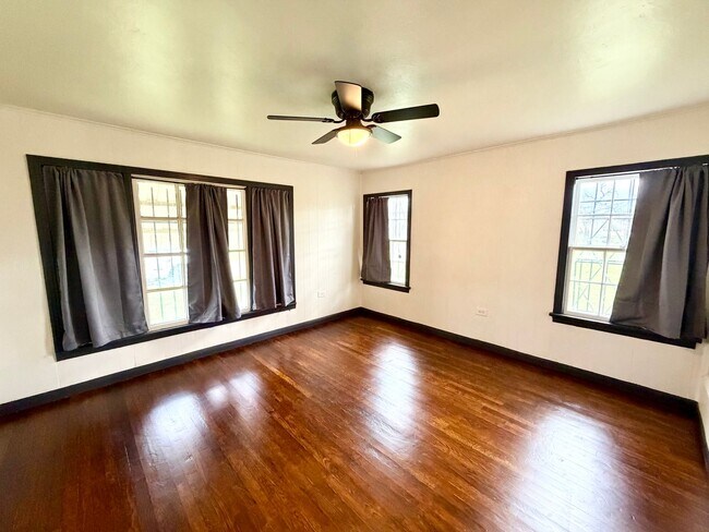 Building Photo - 1319 Tabor St