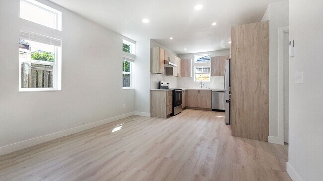 Building Photo - Modern North Beacon Hill Home with Updated Finishes and Great Amenities