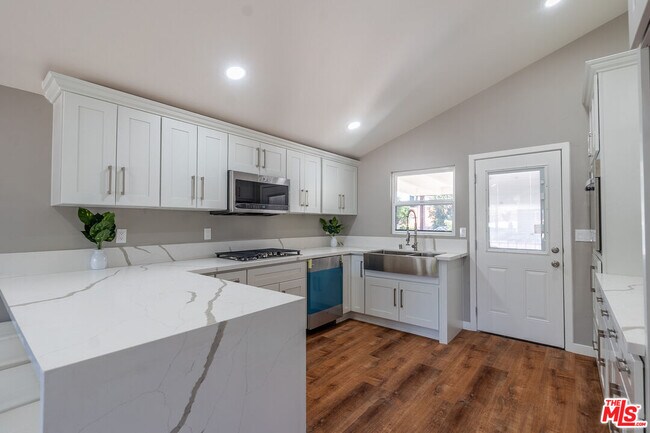 Building Photo - 20456 Strathern St