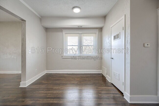 Building Photo - 2416 E 22nd St