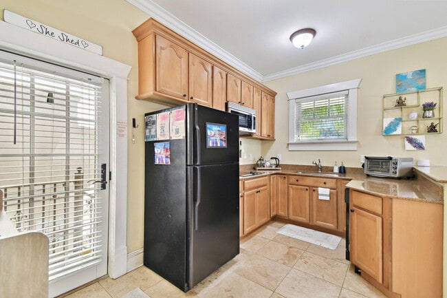 Building Photo - 509 S Willow Ave