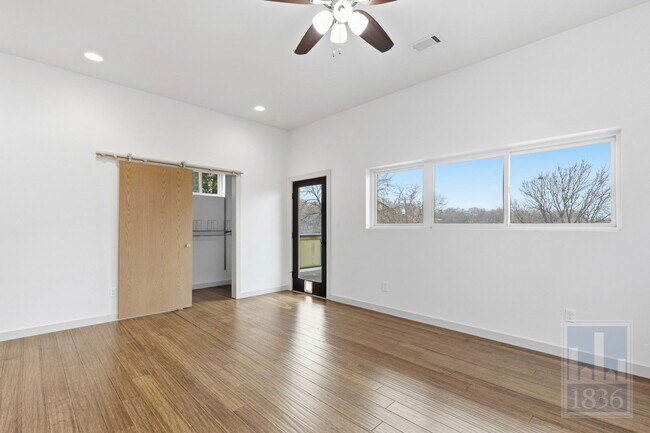 Building Photo - 1520 Parker Ln