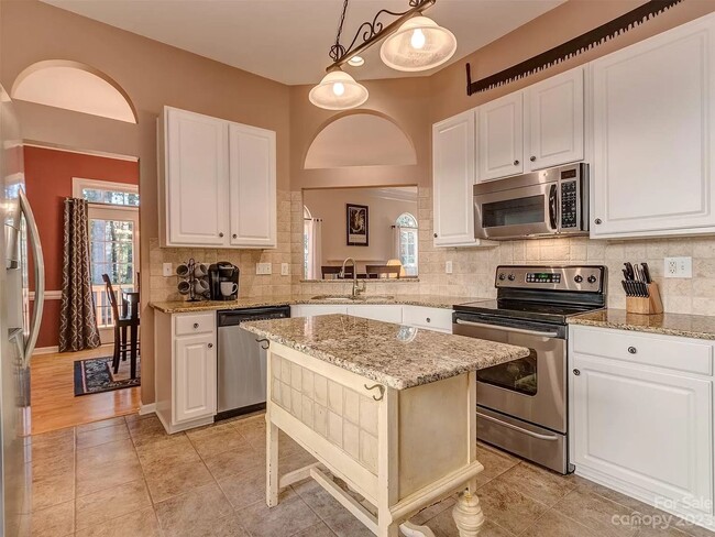 Building Photo - Partially Furnished Home for Rent