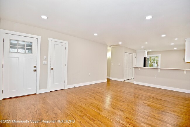 Building Photo - 57 Golden Glow Circus