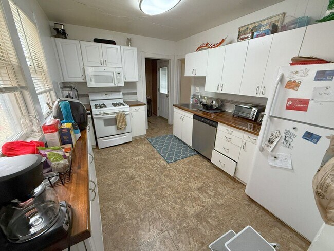 Building Photo - 1617 Chadbourne Ave