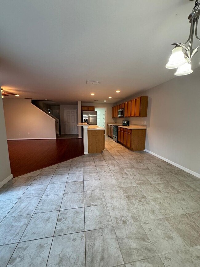 Building Photo - Avalon Park: 3 Bedroom, 2.5 Bath, 2 Car Garage Townhome