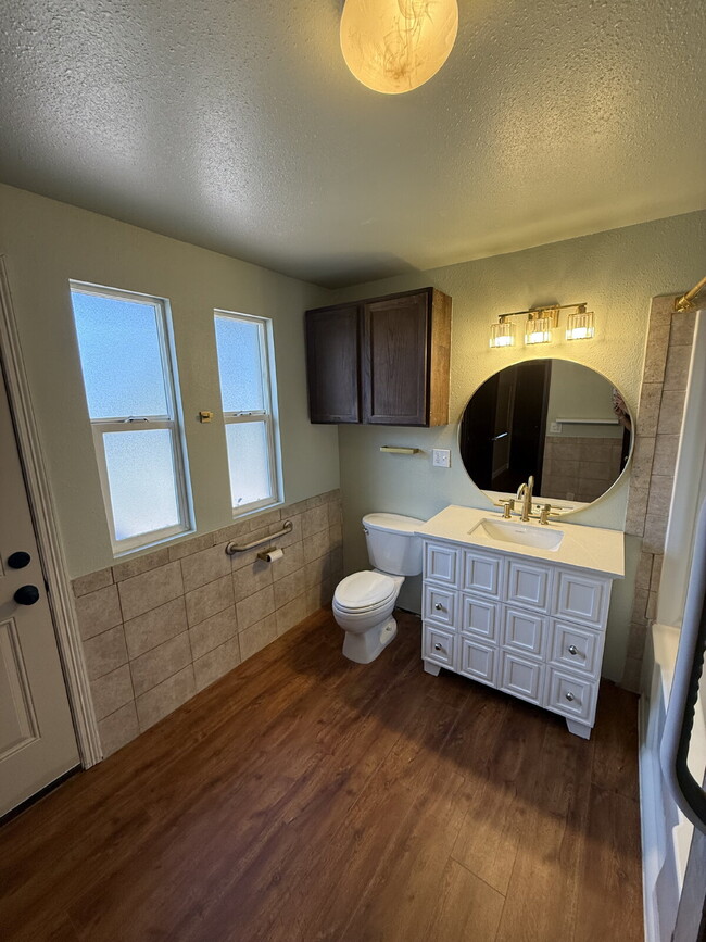 Building Photo - "Charming 2-Bed Oasis in Westminster – Cozy Living"