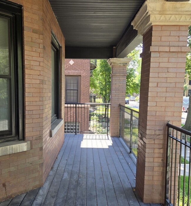 Building Photo - 4341 N Francisco Ave
