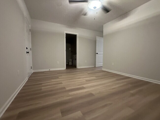 Building Photo - "Charming 4-Bedroom Retreat with 2 Baths on Suncrest Drive – Spacious 1,220 Sq. Ft. Gem in Memphis!"