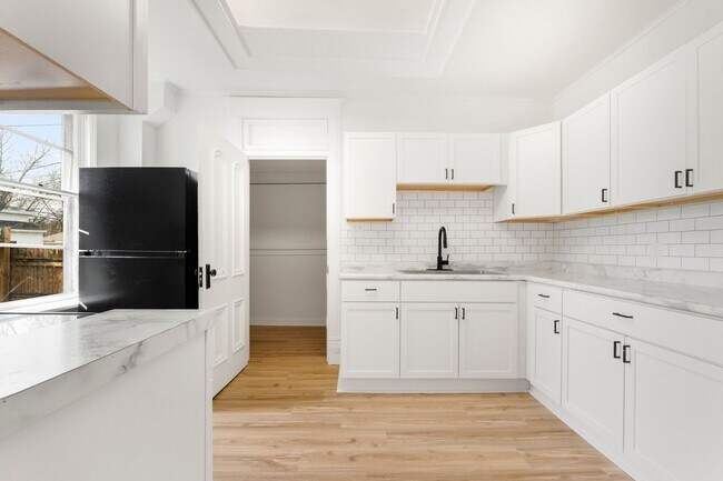 Building Photo - New Listing! 3 Bedroom House!