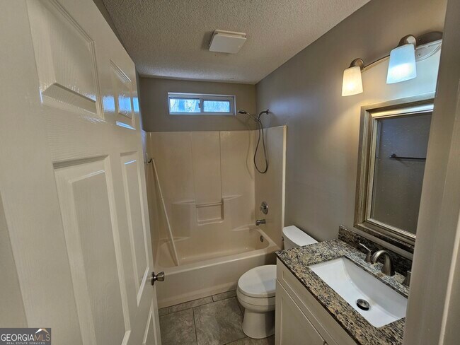 Building Photo - 189 E Lakemont Dr